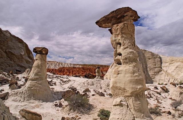 033 rimrocks, hoodoos.JPG